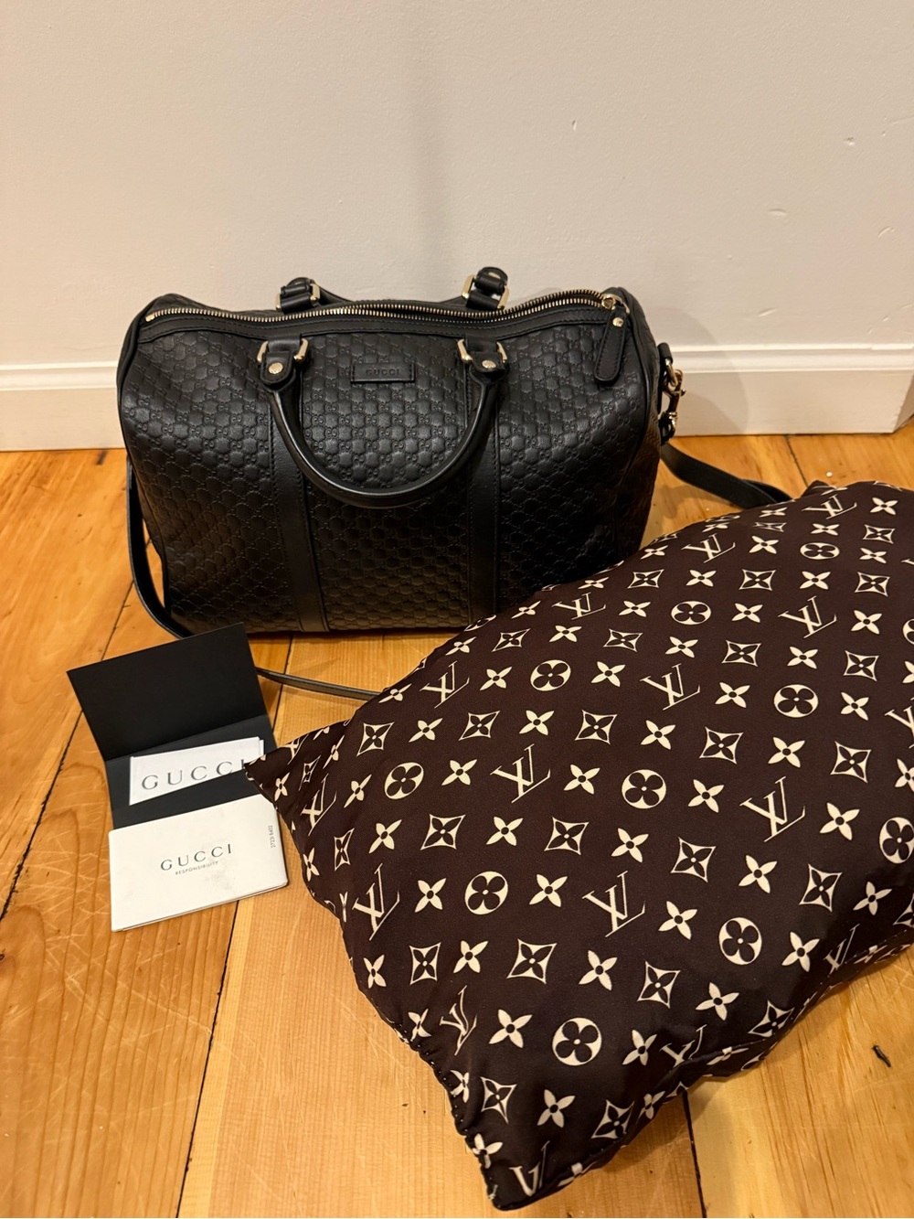 Gucci Microguccissima Boston bag with top handles and detachable shoulder strap. - Picture 16 of 16